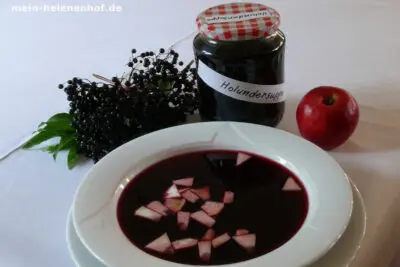 Holundersuppe selbst gemacht