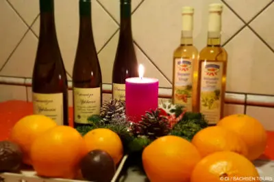 Fruchtiger Glühwein aus Apfelwein mit Holunderblüten