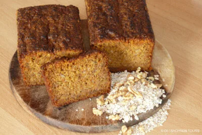 Rüblikuchen mit Walnüssen und Haferflocken