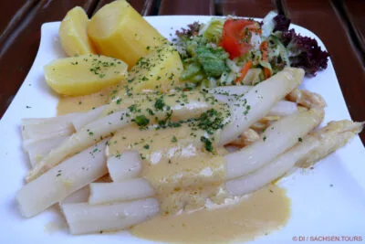 Spargel mit Sauce hollandaise