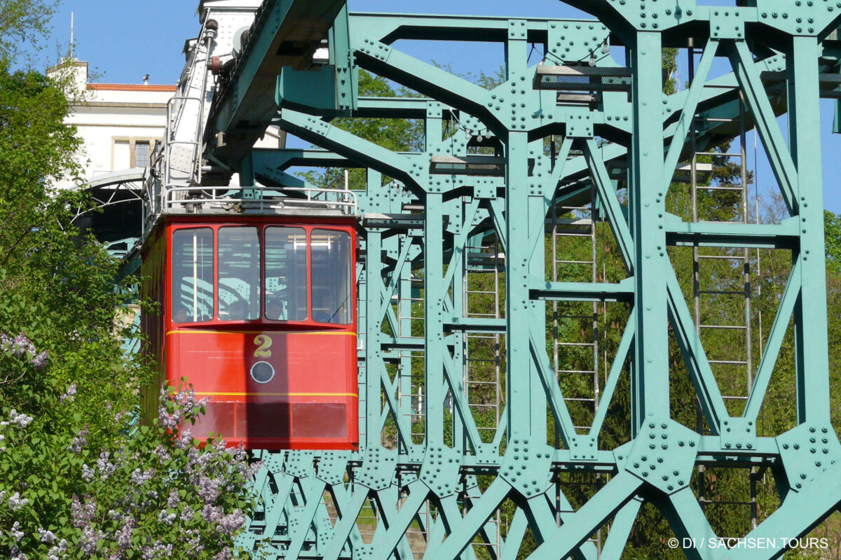 Schwebebahn, der Wagen Nr. 2 im historischen Rot
