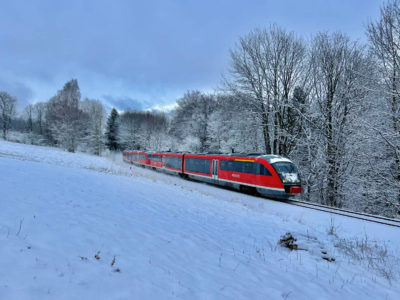 Mit Bus und Bahn in den Schnee