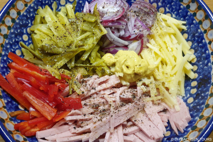 Wurstsalat mit Käse › Rezept