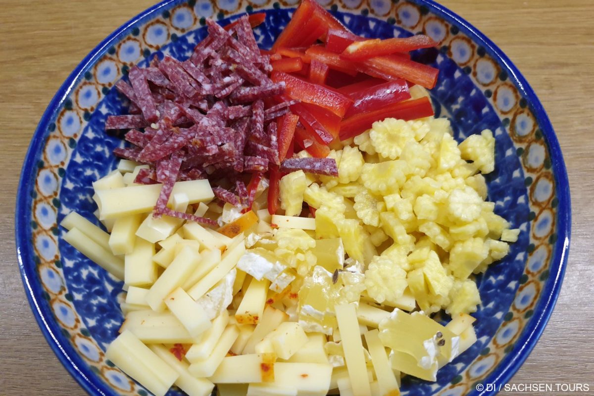 Käsesalat mit Paprika und Salami › Rezept