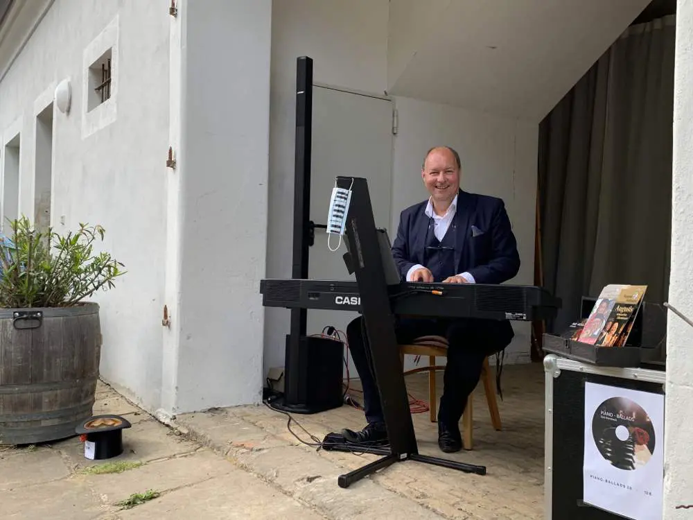 Dirk Ebersbach mit Romantik-Pop-Piano