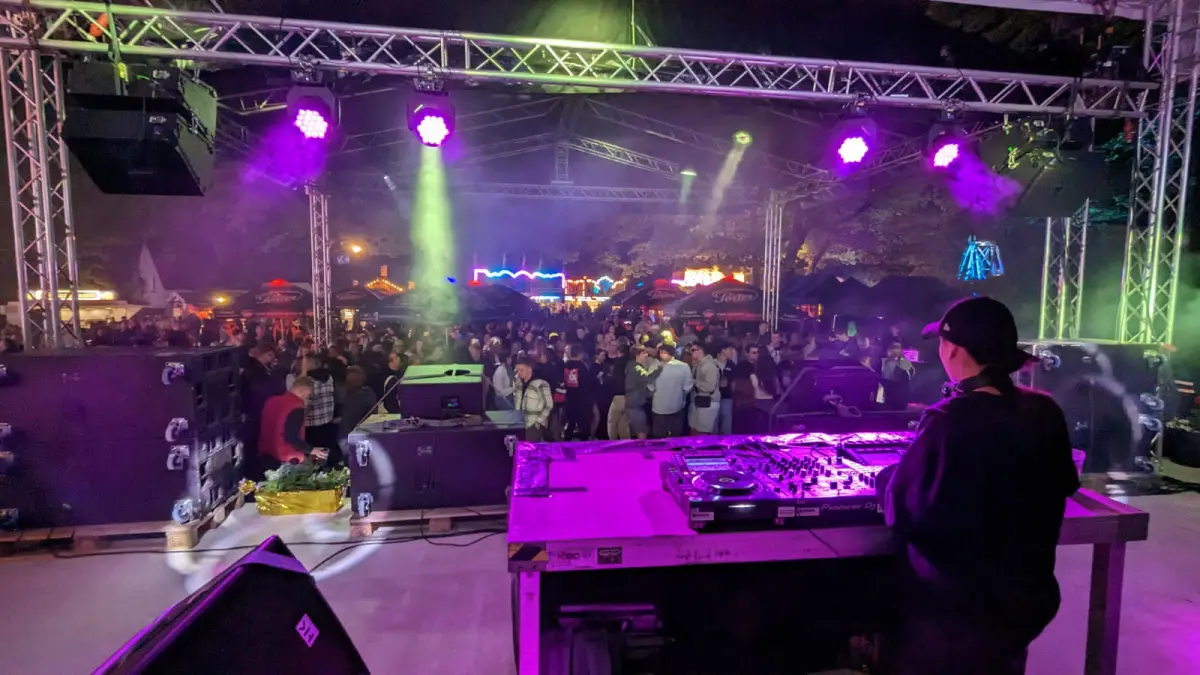 DJ beim Park- und Blütenfest