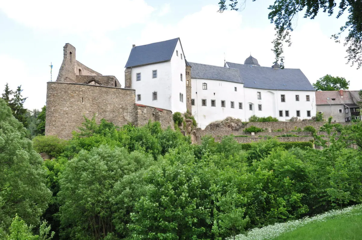 Burg mit Schloss Lauenstein 50 m über dem Müglitztal