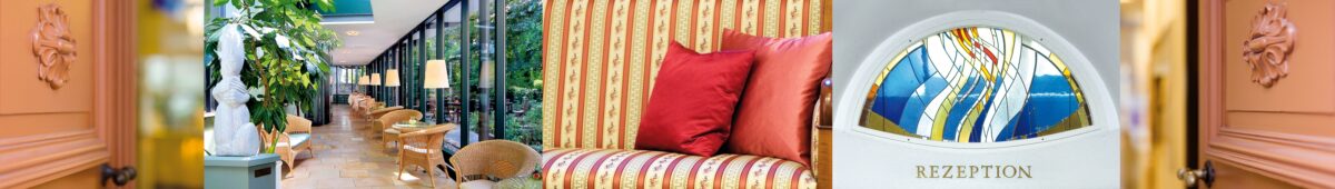 Ein Hotelinterieur - perfekt für ein Headerbild Hotel Martha Dresden - zeigt eine sonnenbeschienene Lounge mit Korbsesseln und Pflanzen, ein gestreiftes Sofa mit bunten Kissen und ein dekoratives Empfangsschild mit Buntglasdetails.