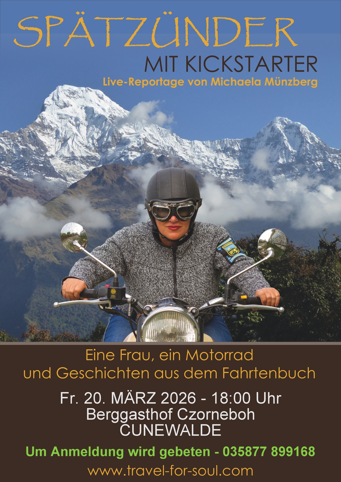 Das Plakat für Spätzünder mit Kickstarter zeigt eine Frau in Motorradkleidung, die gegen verschneite Berge fährt und einen dynamischen Reportagestil einfängt. Veranstaltungsdetails, Datum und Kontaktinformationen werden unten angezeigt.