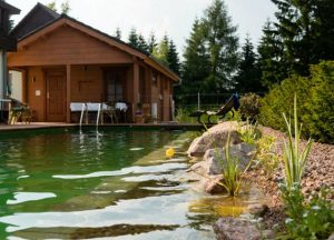 Blockhaussauna mit Bioschwimmteich Blockhaussauna mit Bioschwimmteich