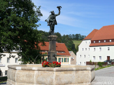 Falknerbrunnen Lauenstein Falknerbrunnen Lauenstein