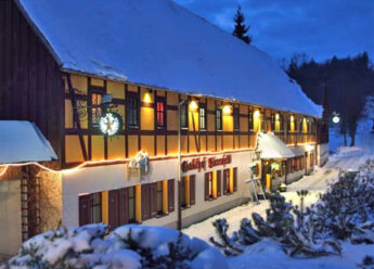 Gasthof Bärenfels tief verschneit