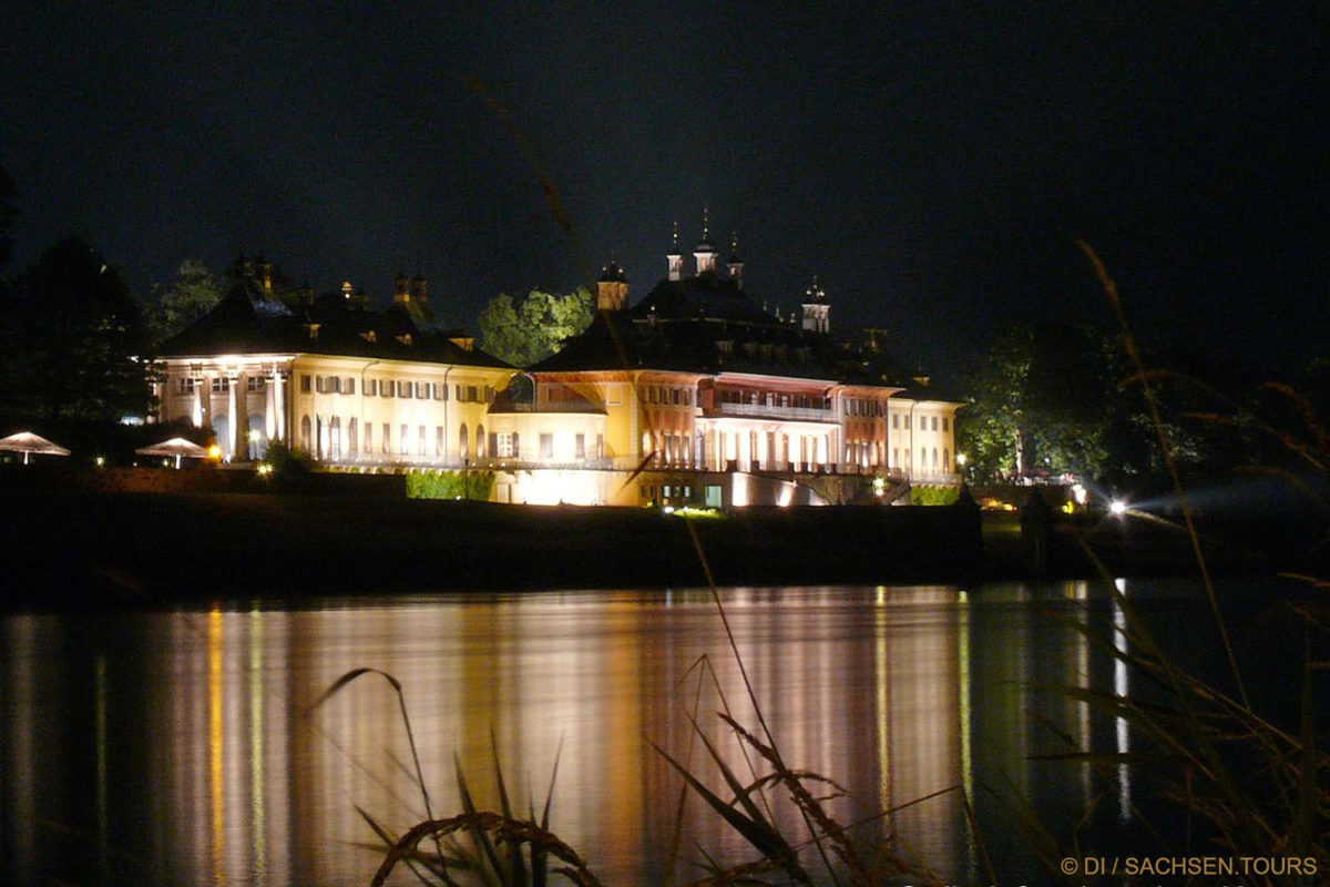 Pillnitzer Schloss am Abend