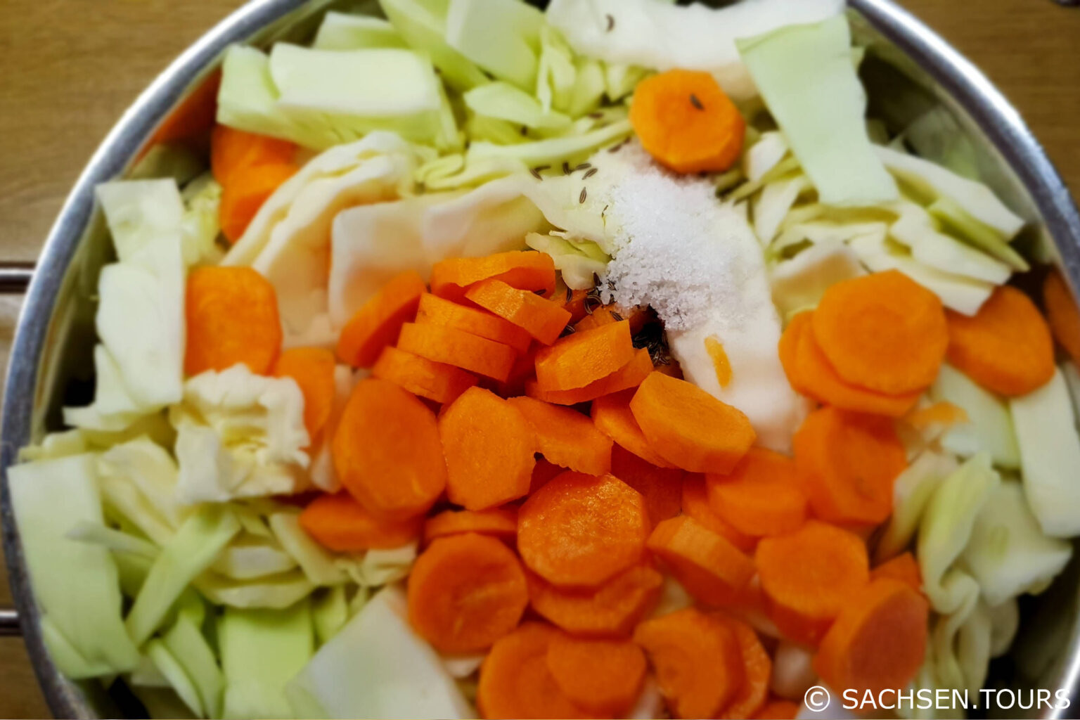 Weißkohleintopf mit Hackfleischbällchen » SACHSEN.TOURS